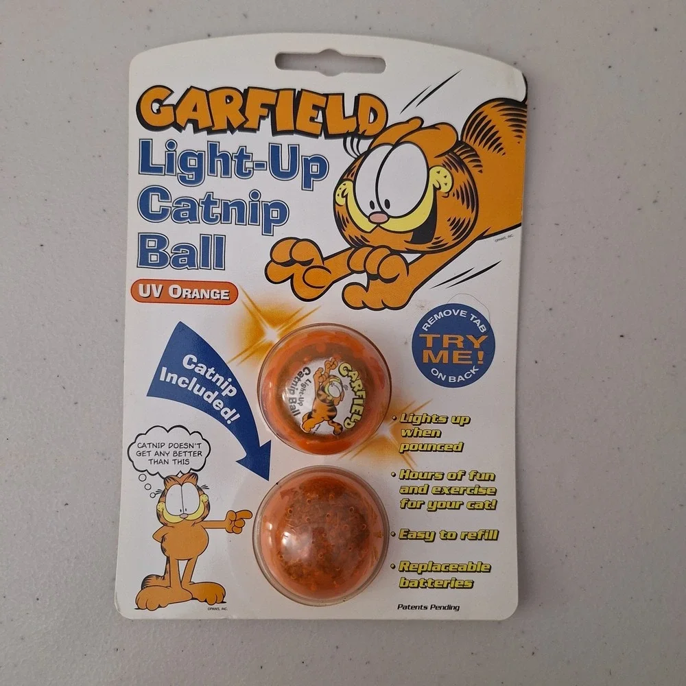 Vintage 2003 PAWS Garfield The Cat Light-Up Catnip Ball Cat Toy